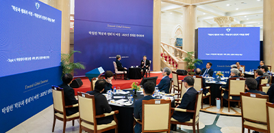 ‘탁월한 학문과 평화의 여정: 2025년의 성취를 축하하며’